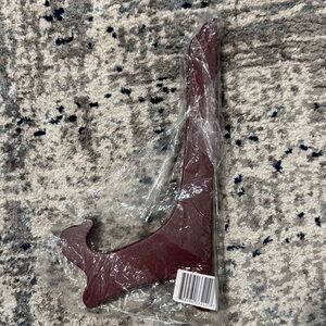 Burgundy picture stand